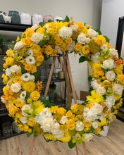 Load image into Gallery viewer, Sweet Wreath
